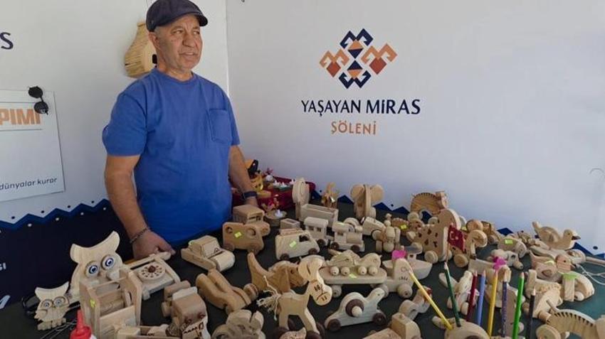 Ellerinde şekilleniyor, nesilden nesile aktarılıyor! Kütahya’da görenler hayran kalıyor