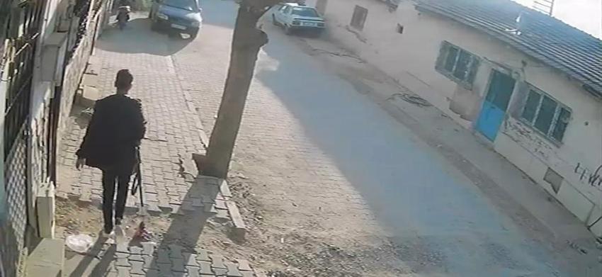 MANİSA'DA OKUL ÖNÜNDE SİLAHLI SALDIRI: Saldırgan kamerada: Elinde silahla böyle kaçtı! Kısa sürede yakalandı