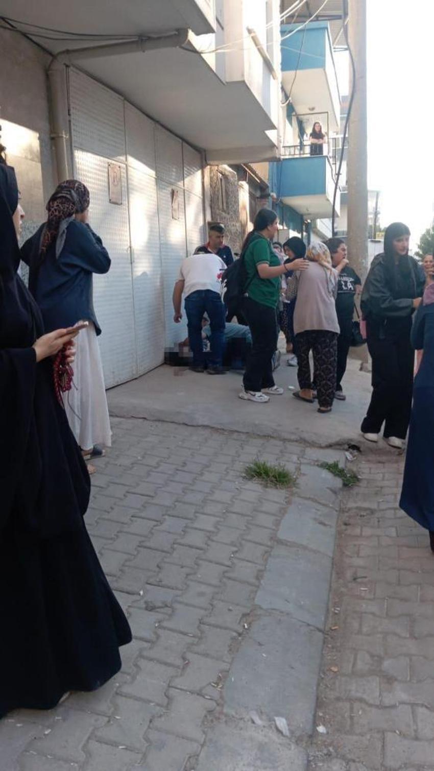 MANİSA'DA OKUL ÖNÜNDE SİLAHLI SALDIRI: Saldırgan kamerada: Elinde silahla böyle kaçtı! Kısa sürede yakalandı