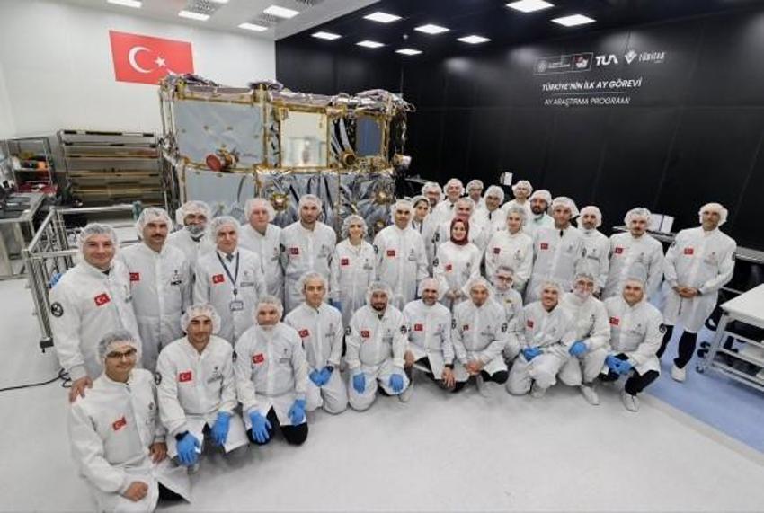 Türkiye'nin ilk derin uzay görevinde önemli aşama: Üretimi tamamlanan ay uzay aracı çevresel test sürecine geçti!