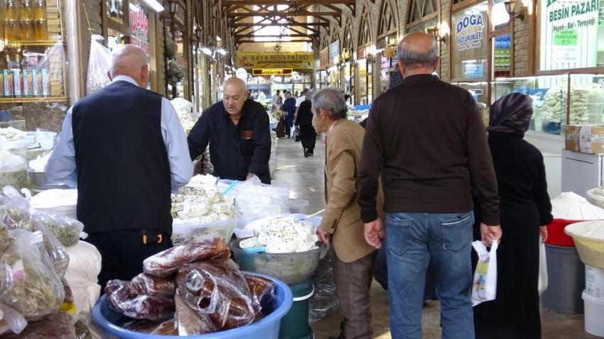 40 kilo gömülüyor, 30 kilo çıkıyor! Van'ın toprak altındaki tescilli lezzeti tezgaha indi: Kilosu 800 lira