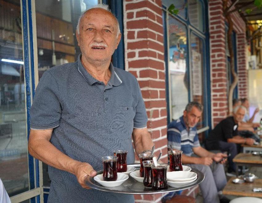 Lezzetli çayın sırrı ortaya çıktı: 45 dakika bekletiyorlar, bayatlamıyor