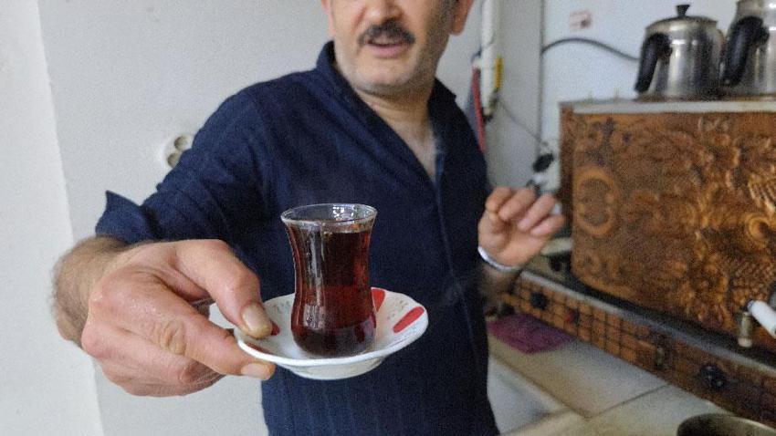 Lezzetli çayın sırrı ortaya çıktı: 45 dakika bekletiyorlar, bayatlamıyor