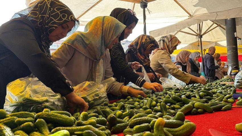 Kışlık yiyecek telaşı başladı vatandaşlar yoğunluk oluşturdu! Kasa hesabı satışlarda fiyatlar uygun