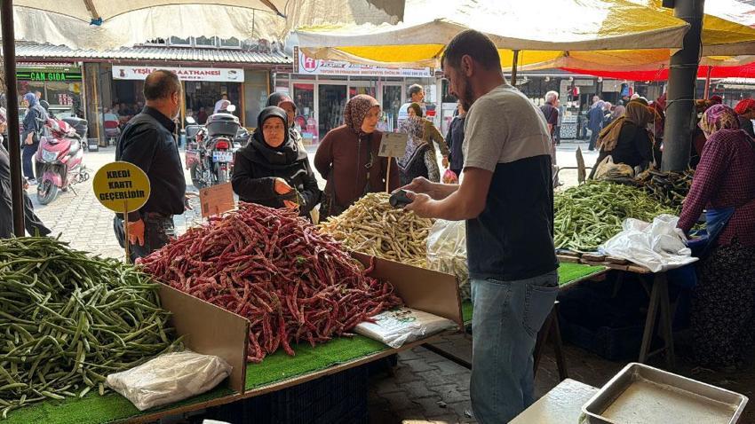 Kışlık yiyecek telaşı başladı vatandaşlar yoğunluk oluşturdu! Kasa hesabı satışlarda fiyatlar uygun
