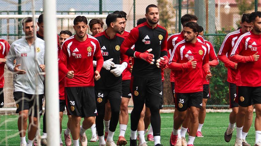 Eskişehirspor yenilince ağzına geleni söyledi: Pas yapamıyor, balans ayarı bozuk