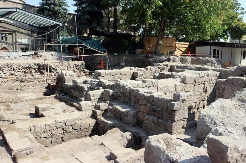 Yüzde 30'luk kısmı tamamlandı: Kayseri'deki o tarihi yapı ayağa kaldırılıyor!