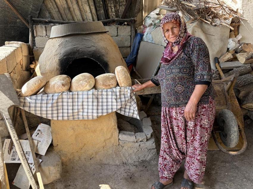 Kırklareli'nde yaşatılan yüzyıllık gelenek: Taş fırında 1,5 saatte pişiriyorlar!