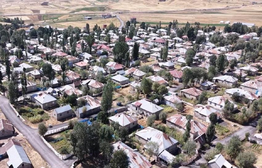 Yüksekova'nın örnek bir yerleşim yeri! Doğanlı köyünün simetrik güzelliği: