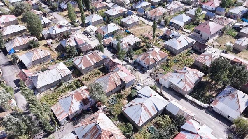 Yüksekova'nın örnek bir yerleşim yeri! Doğanlı köyünün simetrik güzelliği: