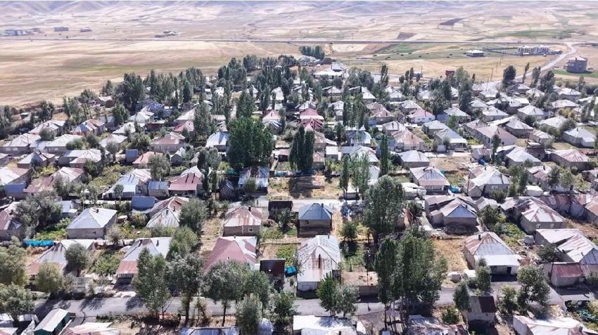 Yüksekova'nın örnek bir yerleşim yeri! Doğanlı köyünün simetrik güzelliği: