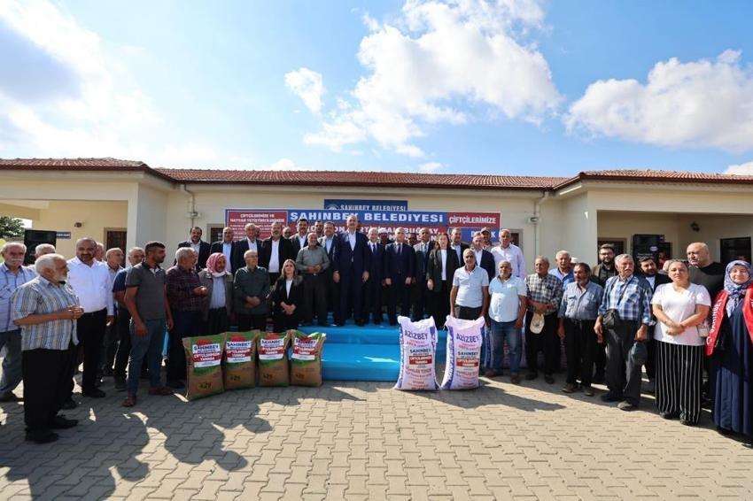 Şahinbey Belediyesi'nden çiftçilere dev destek: Bin 800 ton tohum dağıtımı başladı!