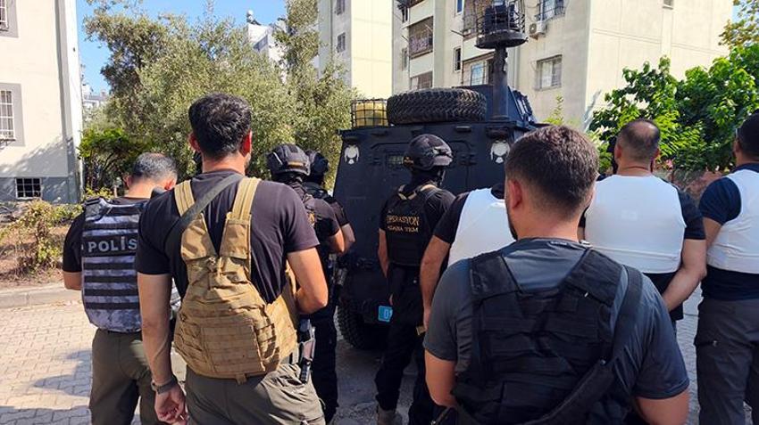 Adana'da el bombası ve tabancayla polise direnen firari hükümlü etkisiz hale getirildi!