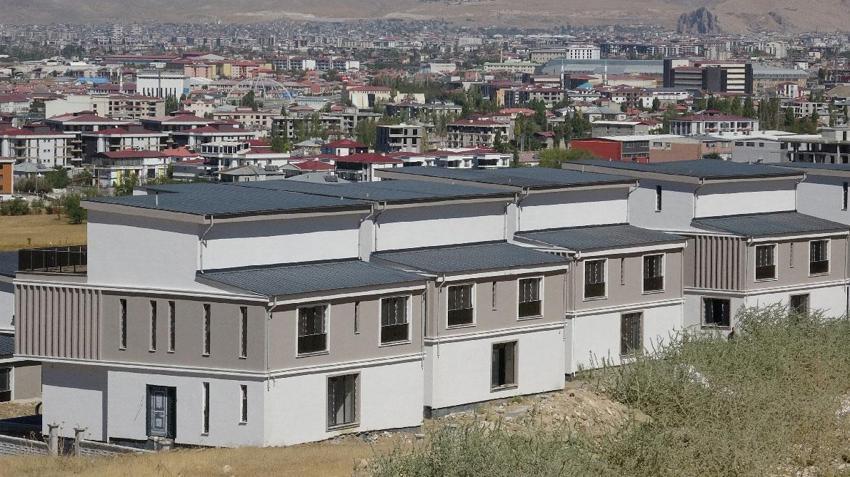 Van Gölü'nün doğal güzelliği ve silüeti için kritik uyarı! Yapılaşmada yatay mimari çağrısı