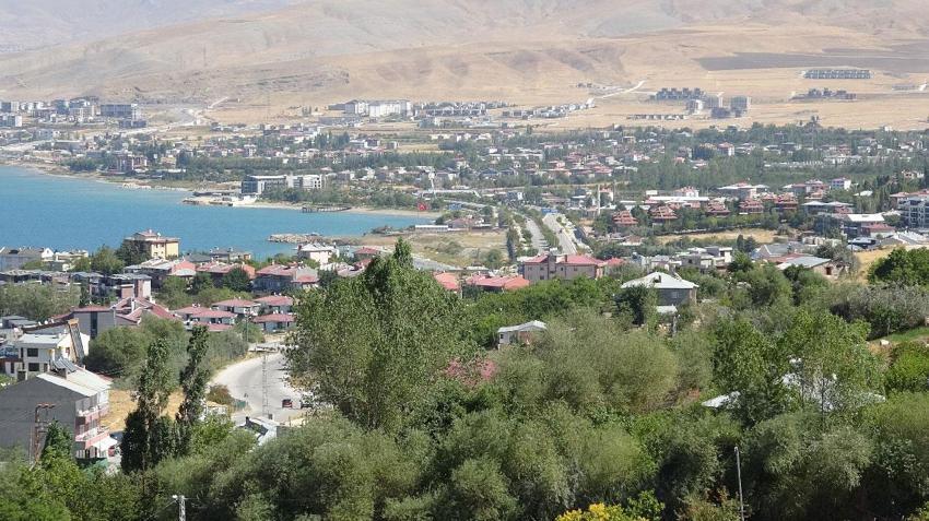 Van Gölü'nün doğal güzelliği ve silüeti için kritik uyarı! Yapılaşmada yatay mimari çağrısı