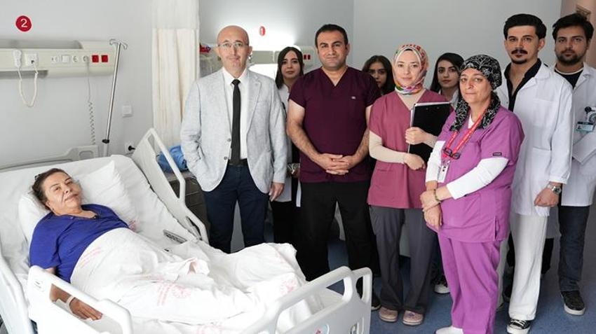Karın ağrısı şikayetiyle gitti, hastanede şoke oldu! Nadir görülüyor: Tam 15 kilo çıktı