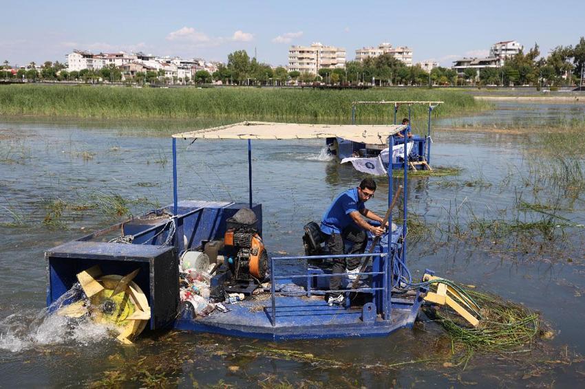 Antalya'da tartışılan görüntüye uzmanlardan 'Kirlilik değil, yaşam alanı' açıklaması: Boğaçayı'ndan 320 ton sucul ot ile yaklaşık 4 ton fiziksel atık toplandı