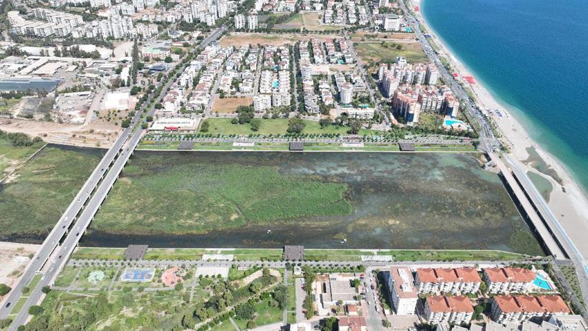 Antalya'da tartışılan görüntüye uzmanlardan 'Kirlilik değil, yaşam alanı' açıklaması: Boğaçayı'ndan 320 ton sucul ot ile yaklaşık 4 ton fiziksel atık toplandı