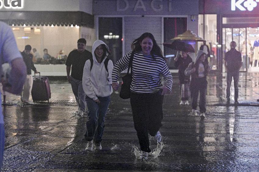 Sağanak yağışlar geliyor sıcaklıklar düşüyor! Meteoroloji tarih vererek uyardı: Yağmur 7-8 gün boyunca sürecek
