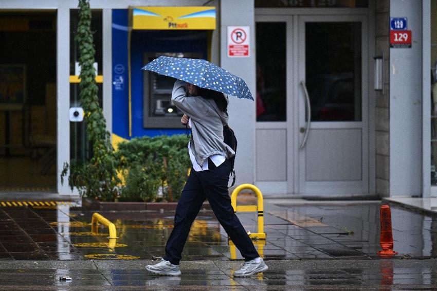 Sağanak yağışlar geliyor sıcaklıklar düşüyor! Meteoroloji tarih vererek uyardı: Yağmur 7-8 gün boyunca sürecek