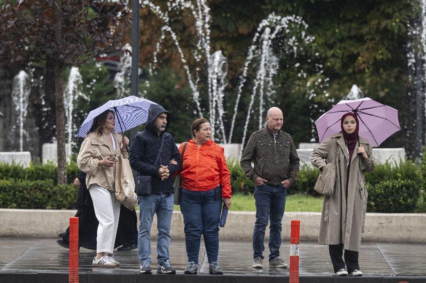 Sağanak yağışlar geliyor sıcaklıklar düşüyor! Meteoroloji tarih vererek uyardı: Yağmur 7-8 gün boyunca sürecek