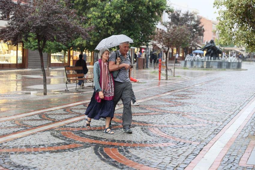 Sağanak yağışlar geliyor sıcaklıklar düşüyor! Meteoroloji tarih vererek uyardı: Yağmur 7-8 gün boyunca sürecek