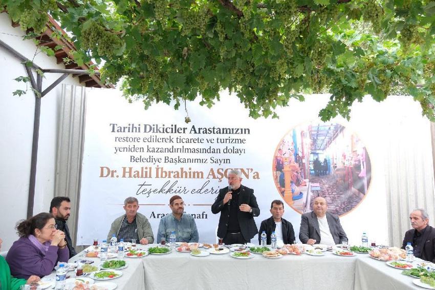 Dünyanın en dar arastasını süsleyen üzümler hasat edildi! Tarihi sokak yerli ve yabancı turistlerden büyük ilgi görüyor