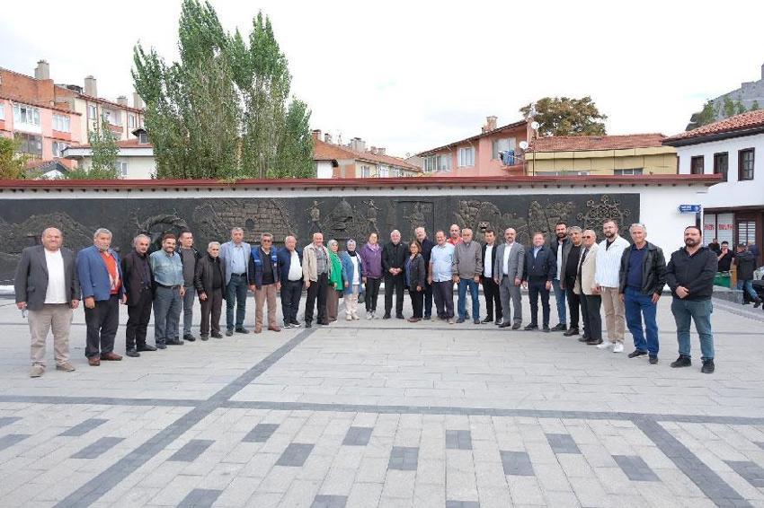 Dünyanın en dar arastasını süsleyen üzümler hasat edildi! Tarihi sokak yerli ve yabancı turistlerden büyük ilgi görüyor