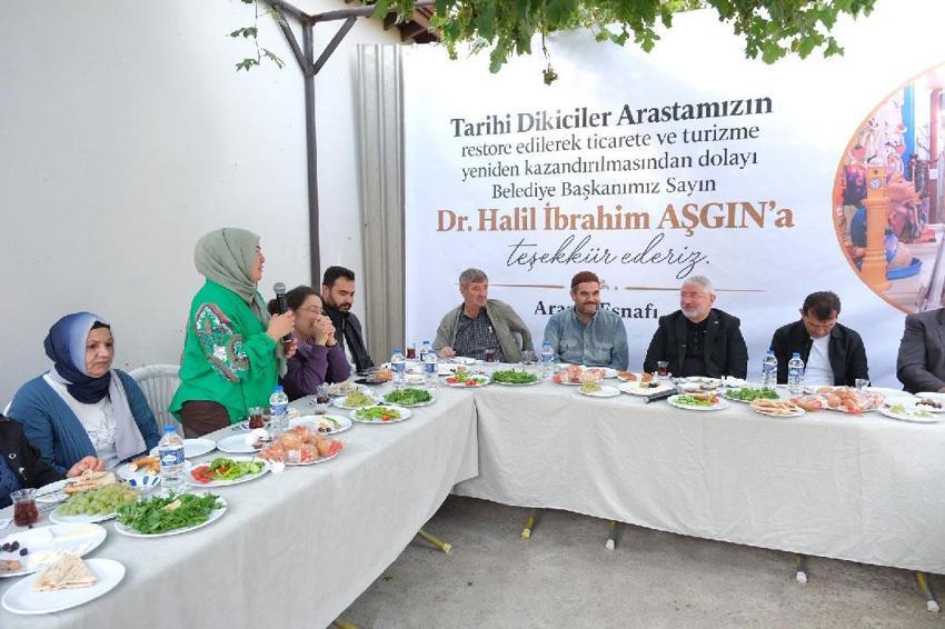 Dünyanın en dar arastasını süsleyen üzümler hasat edildi! Tarihi sokak yerli ve yabancı turistlerden büyük ilgi görüyor