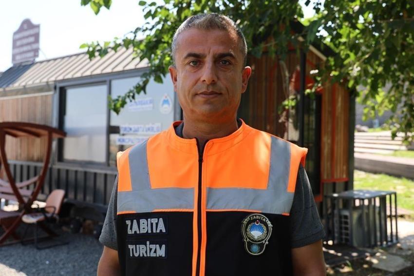 Dünyayı gezmeyi bıraktı, Diyarbakır'da turistlere tarih anlatıyor