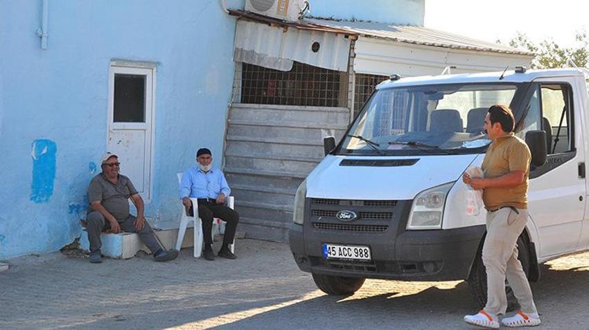 Manisalı muhtarın yürek ısıtan hizmeti: Anneleri için başlatmıştı, 6 köye birden ulaştı!