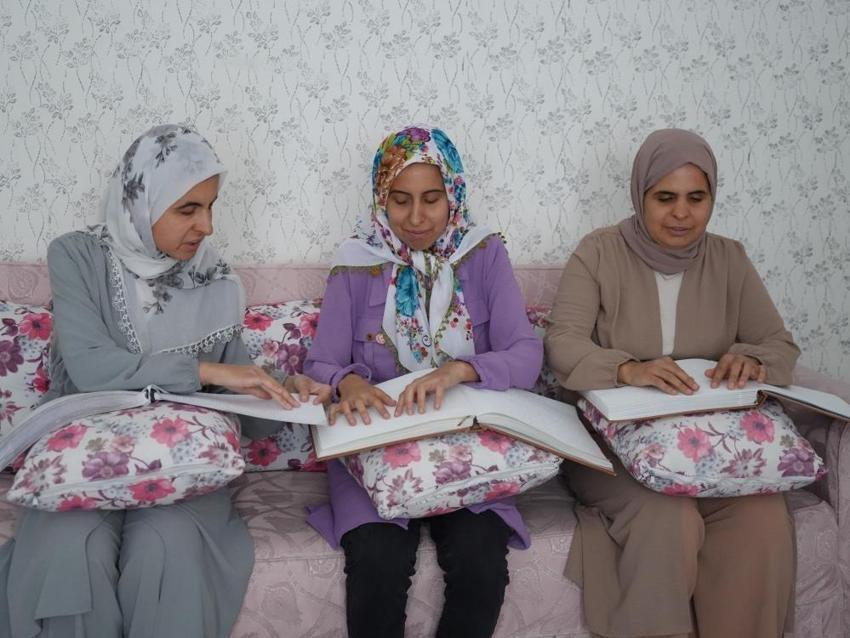 Görme engelli 3 kardeşin büyük başarısı: Gaziantep'te her biri azimle kazandı