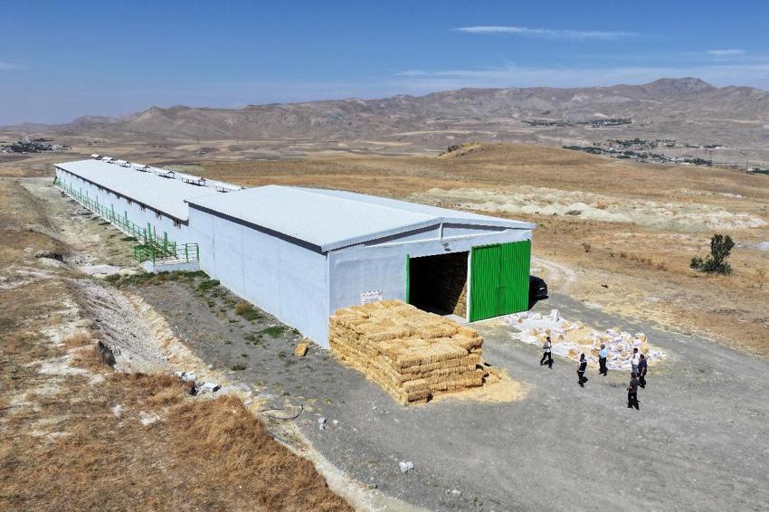 30 yıllık geleneksel besiciliğini devlet desteğiyle 350 baş kapasiteli modern tesise taşıdı