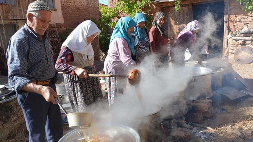 Manisa'da kazanlar kaynamaya başladı! 3 günlük emeğin ardından sofralara gelecek