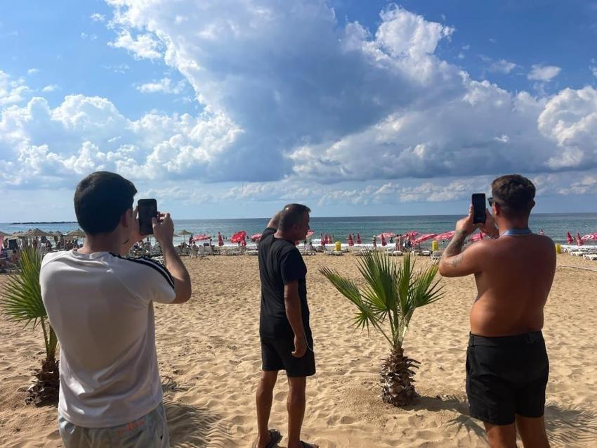Antalya'da sabah saatinde turistin dikkatini çekti: İncekum açıklarında görüldü