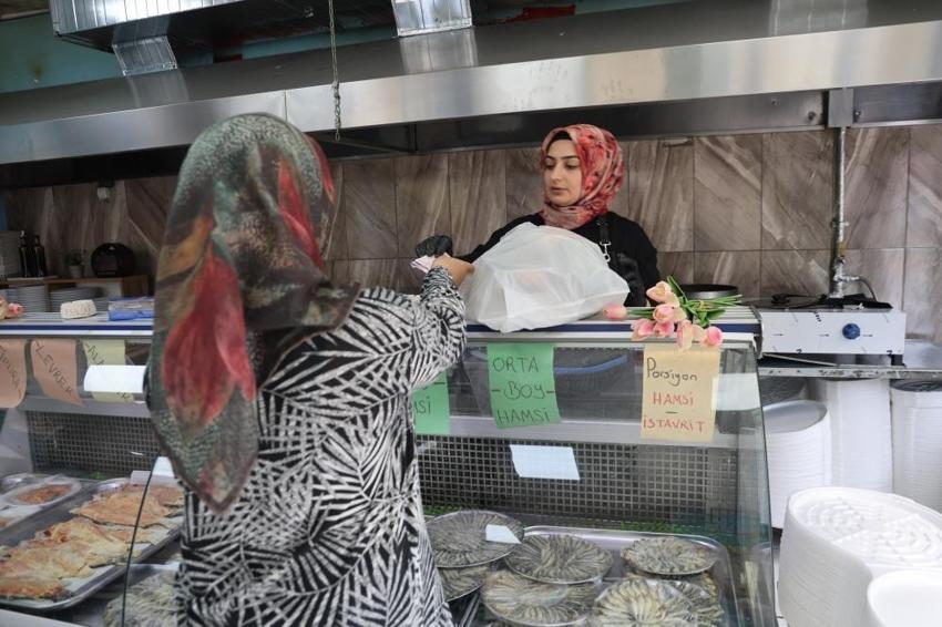 Elazığ’da kadın girişimci farkı: Balık ekmek dükkanında tüm çalışanlar kadın