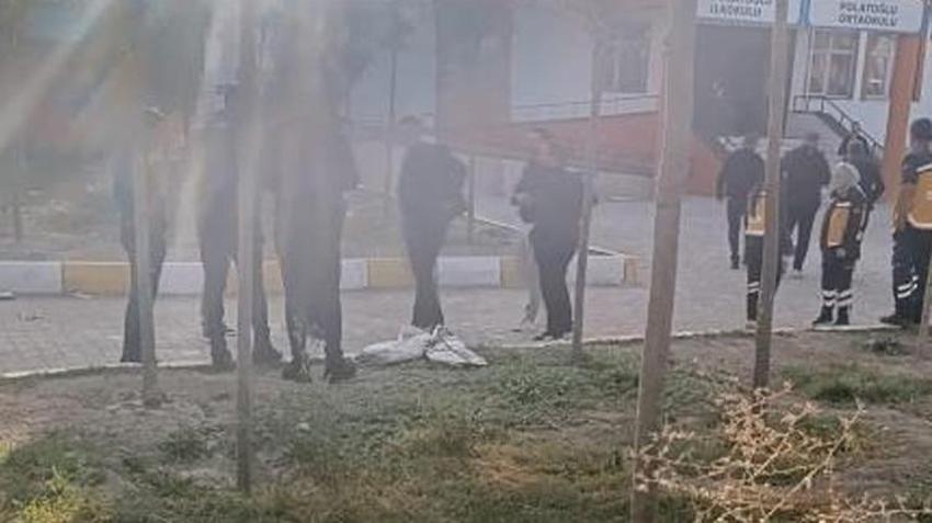 Van'da korkutan olay! Tuşba'da kız öğrenci pompalı tüfekle okula gitti: Çok sayıda polis okula sevk edildi