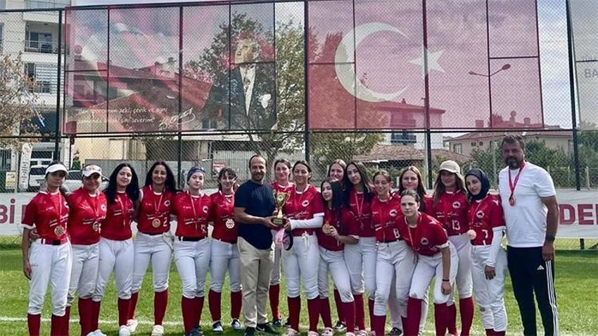 Softbolda Samsun gururu: Türkiye Şampiyonası’nda kürsü geldi