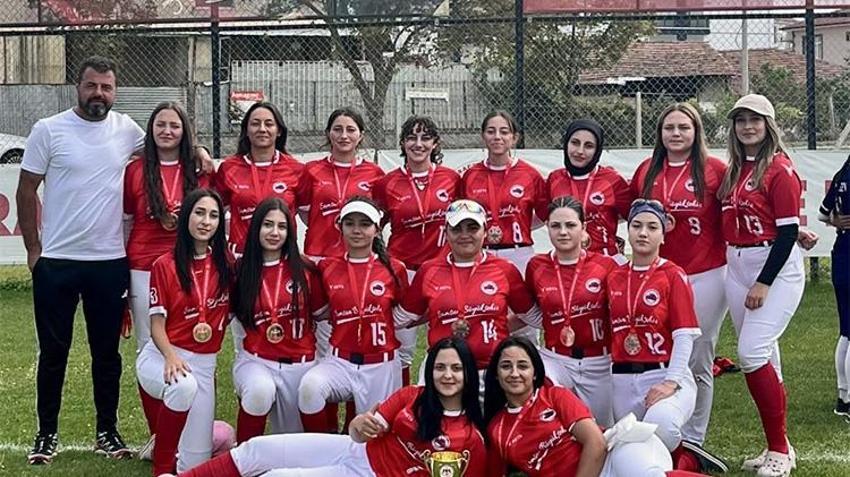 Softbolda Samsun gururu: Türkiye Şampiyonası’nda kürsü geldi