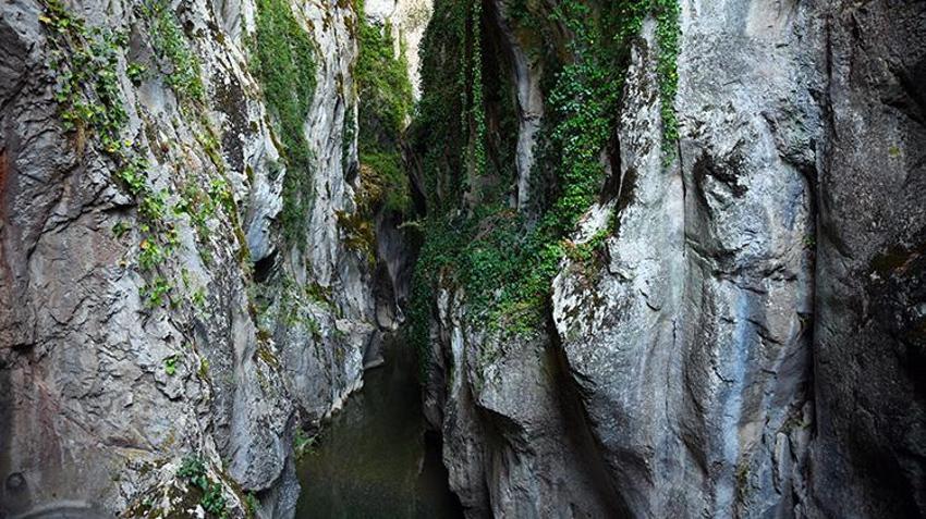 Kastamonu'da derinliği 100 metreyi buluyor: Gizli kalmış o kanyon akın akın ziyaretçi ediyor!