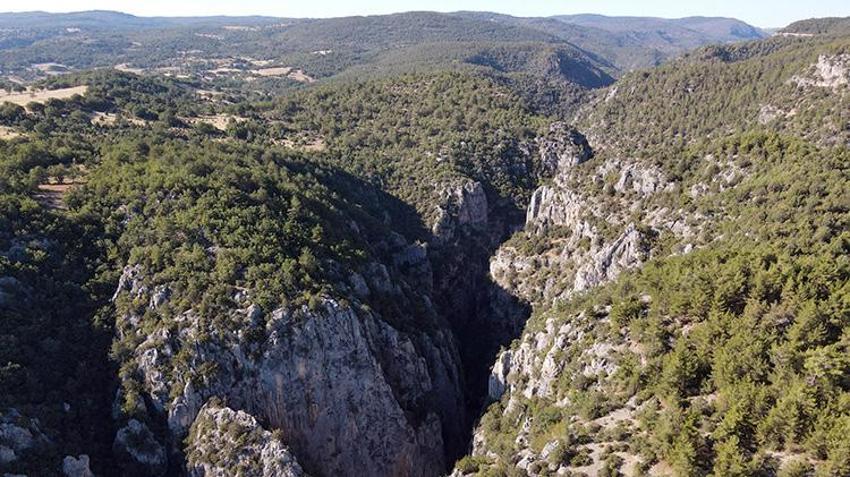 Kastamonu'da derinliği 100 metreyi buluyor: Gizli kalmış o kanyon akın akın ziyaretçi ediyor!