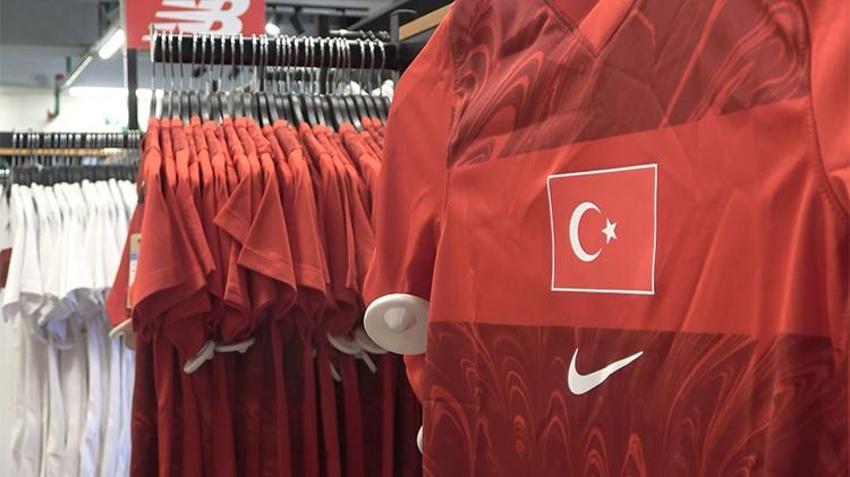Bursa’da milli takım rüzgarı: İtalya maçı öncesi formlara yoğun ilgi!