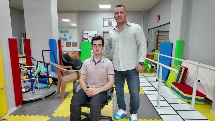 15 yılda yürümeyi başardı: Amasyalı genç Tıp fakültesini kazandı