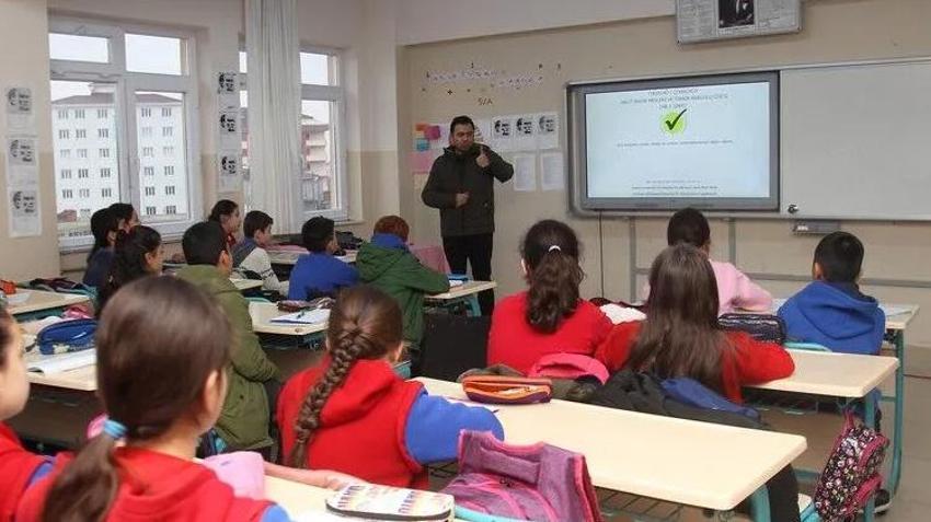 29 EYLÜL OKULLAR TATİL Mİ? Bugün okul var mı, MEB ve valiliklerden açıklama geldi mi?