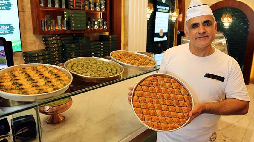 ABD’ye yüksek lisans için gitti, baklavacı oldu! Gaziantep baklavasını SpaceX ve Paris Hilton’a ulaştırdı