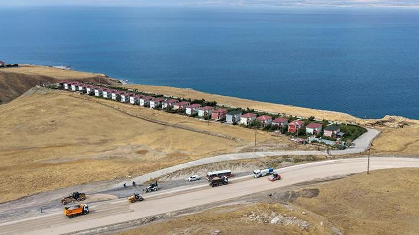 Van Gölü’nde dev proje hızla ilerliyor! 50 kilometrelik sahil yolu ulaşıma açılacak