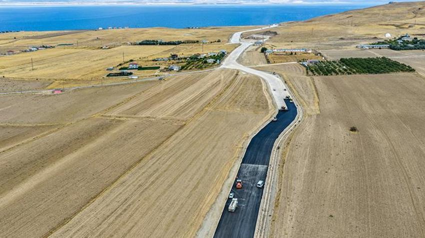 Van Gölü’nde dev proje hızla ilerliyor! 50 kilometrelik sahil yolu ulaşıma açılacak