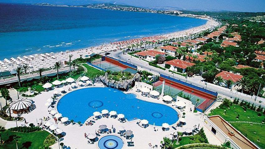 Çeşme’de yaz sezonunda oteller doldu taştı! Doluluk yüzde 100’e yaklaştı: Şimdi hedef 12 ay turizm