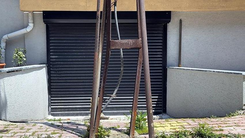 Avcılar’da akılalmaz görüntü! Garaj yaptılar ama araç giremiyor: Nedeni tam önünde