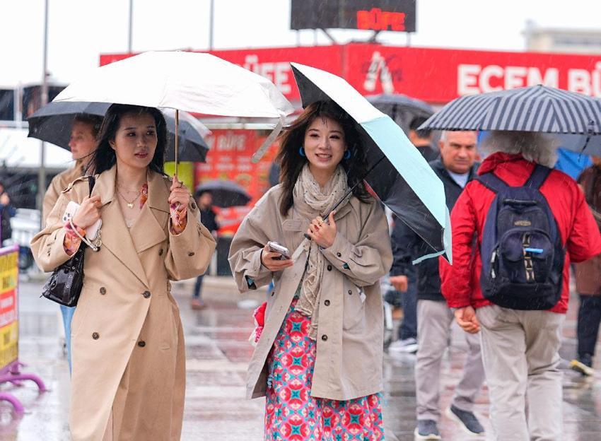 Sağanak yağış ve fırtına kuvvetli geliyor! Meteoroloji ve İstanbul Valiliği uyardı